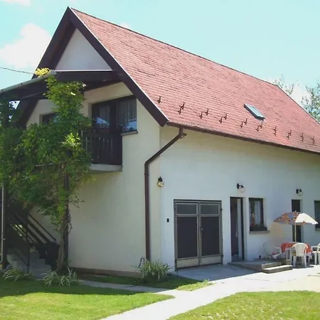 Apartment Gyongyvirag Vendeghaz Balatonboglar