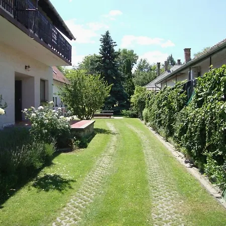 Gyongyvirag Vendeghaz Apartment Balatonboglar