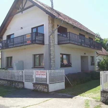 Gyongyvirag Vendeghaz * Balatonboglar