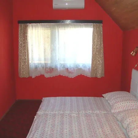 Gyongyvirag Vendeghaz Apartment *