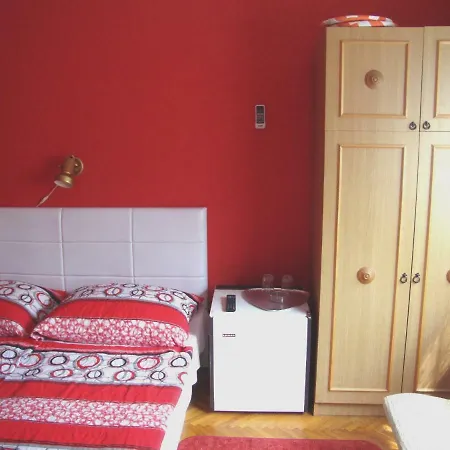 Gyongyvirag Vendeghaz Apartment